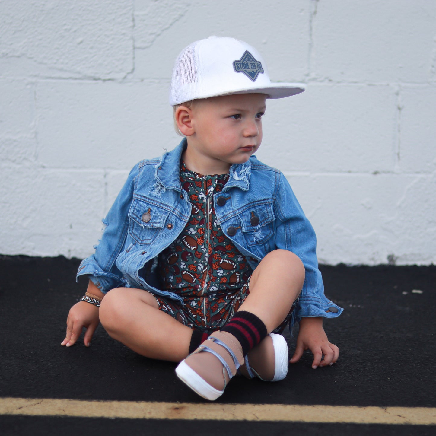 BROWN KICKS